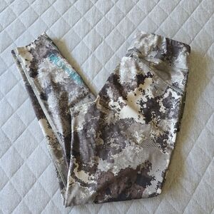 Girls With Guns Camo Leggings Size Large